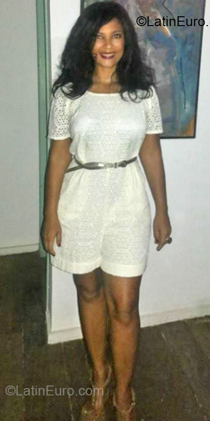 Date this happy Brazil girl Valessa from Rio de Janeiro BR8759