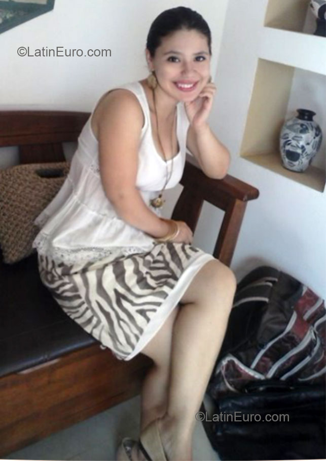 Date this athletic Nicaragua girl Olga from Managua NI131