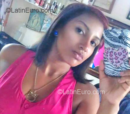 Date this lovely Dominican Republic girl YESSY from San Francisco De Macoris DO15103