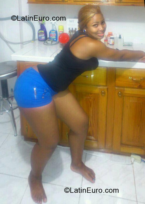 Date this foxy Jamaica girl Shanice from Kingston JM2108