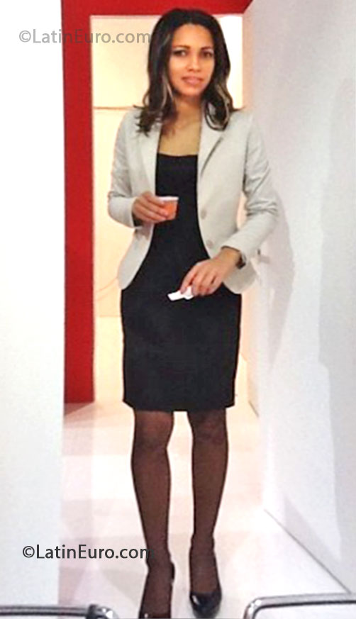 Date this happy Brazil girl Regiane from Belem BR7789