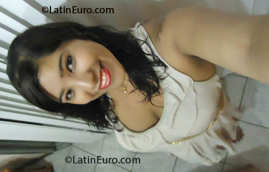 Date this attractive Brazil girl Poliana from Contagem BR7887