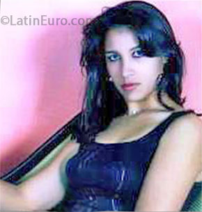 Date this pretty Brazil girl Silvana from Curitiba BR7922
