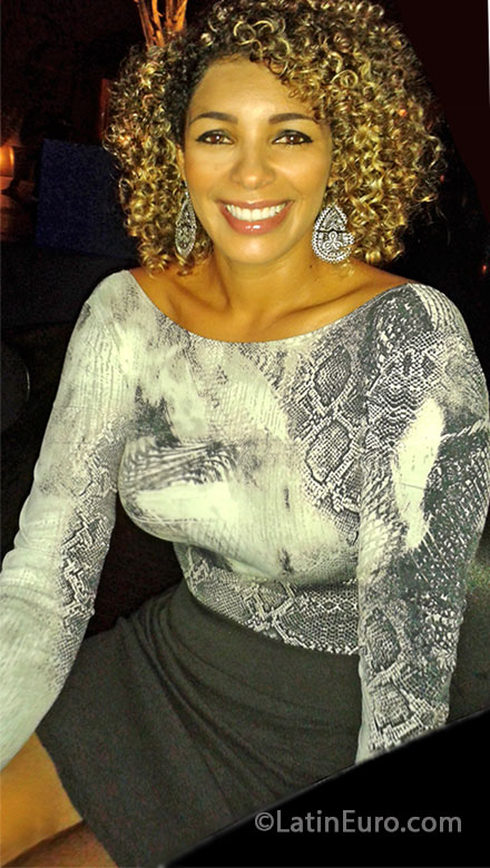 Date this sultry Brazil girl Vivian from Sao Paulo BR7992