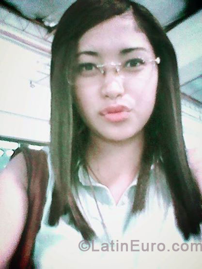 Date this fun Philippines girl Rosela from Davao City PH587