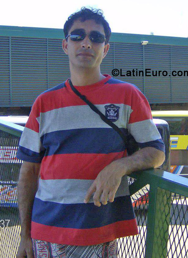 Date this hot Brazil man Adao from Medianeira BR8176