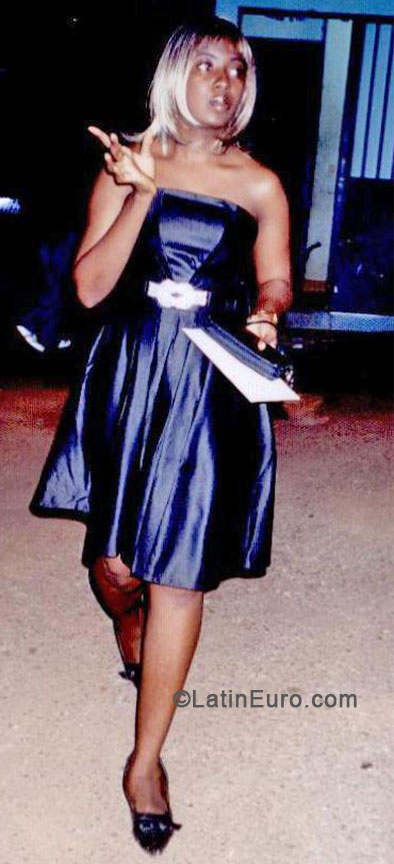 Date this funny Cameroon girl Essama from Yaounde CM173