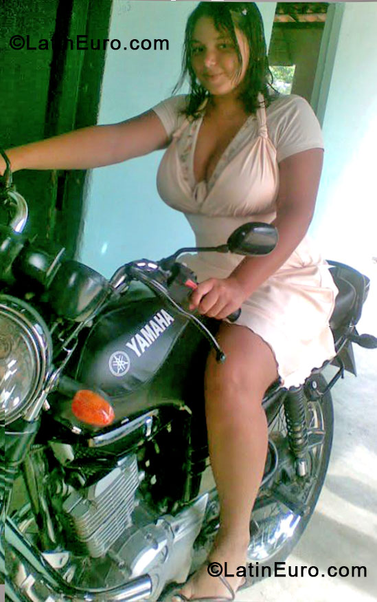 Date this tall Brazil girl Carol from Goiana BR8235