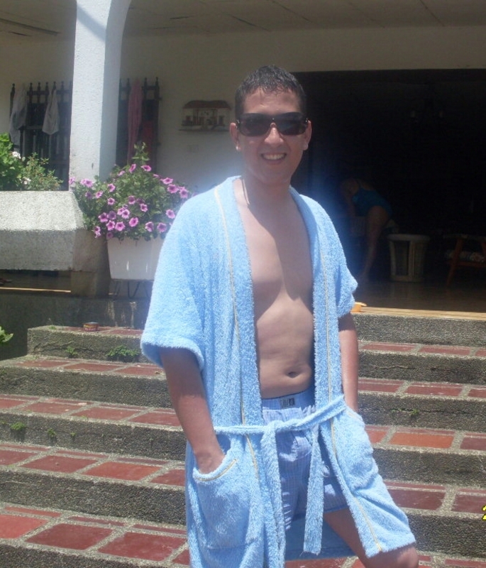 Date this happy Colombia man Sebastian from Manizales CO14413
