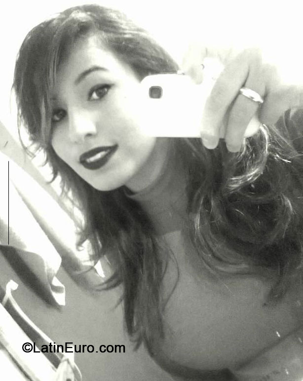 Date this nice looking Brazil girl Alice from Ponta Grossa BR8265