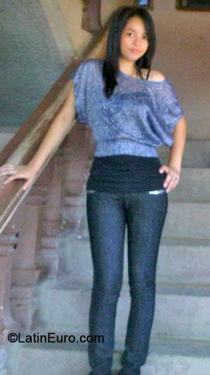 Date this nice looking Honduras girl Nohami from San Pedro Sula HN903