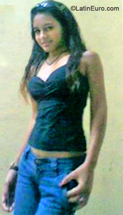 Date this hard body Venezuela girl Andritha from Caracas VE114