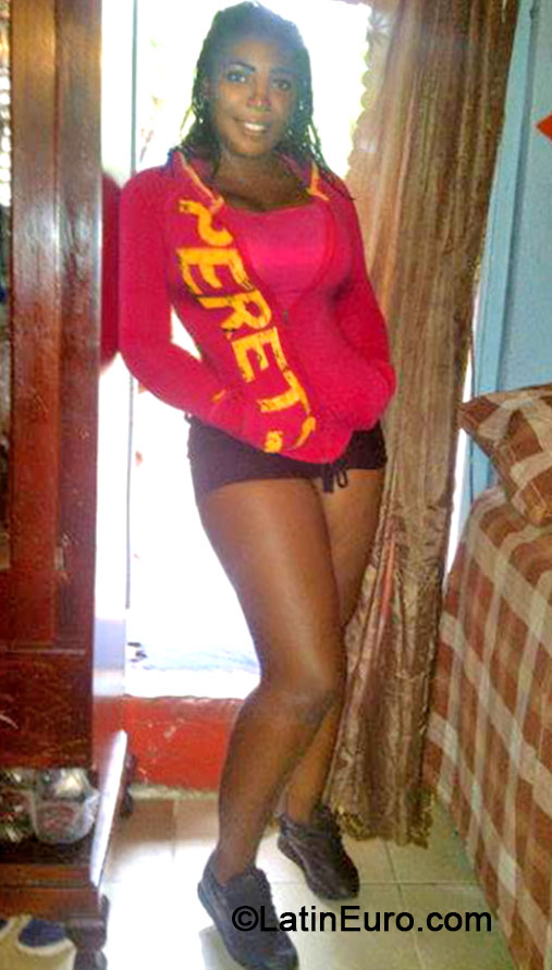 Date this beautiful Jamaica girl Hicha from Kingston JM1440