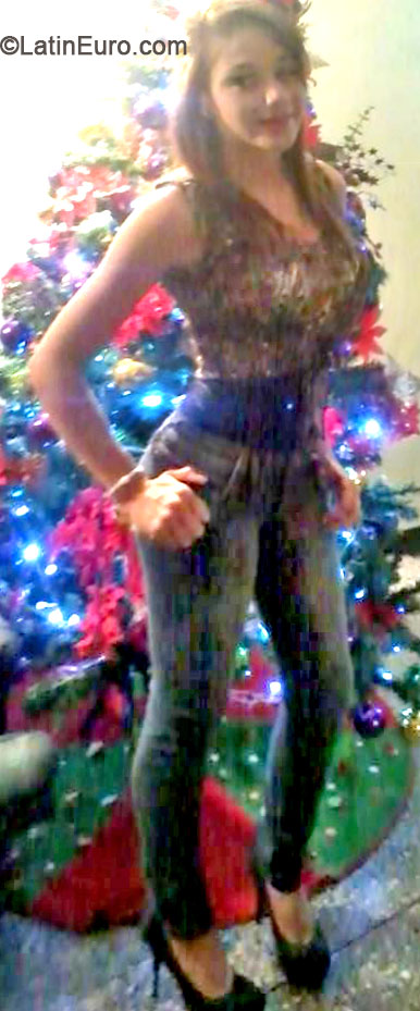 Date this good-looking Venezuela girl Oriena from Caracas VE121