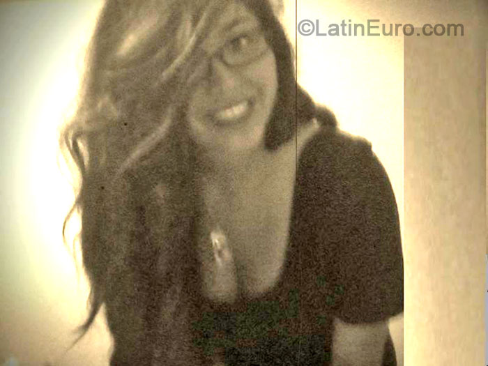 Date this fun Peru girl Suriksa from Piura PE882