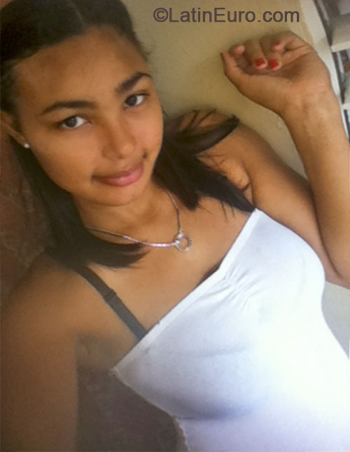 Date this charming Dominican Republic girl Lily from San Francisco De Macoris DO18543