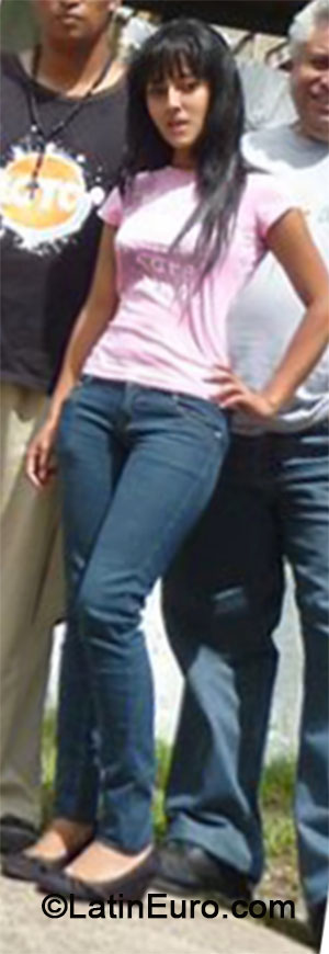 Date this nice looking Honduras girl Rosa from Tegucigalpa HN940