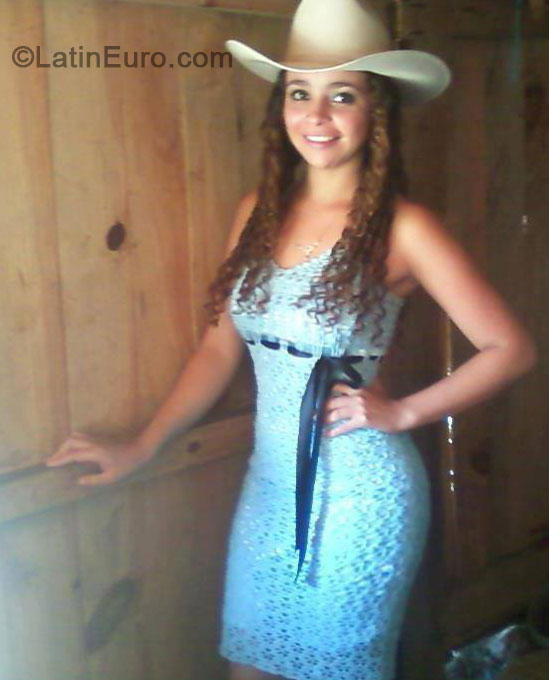Date this attractive Honduras girl Karen from San Pedro Sula HN947