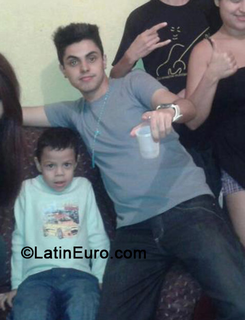 Date this stunning Brazil man Douglas from Sao Paulo BR8774