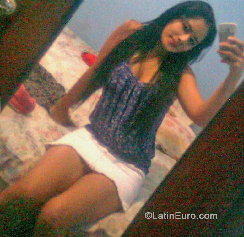 Date this foxy Honduras girl Jessica from San Pedro Sula HN1003