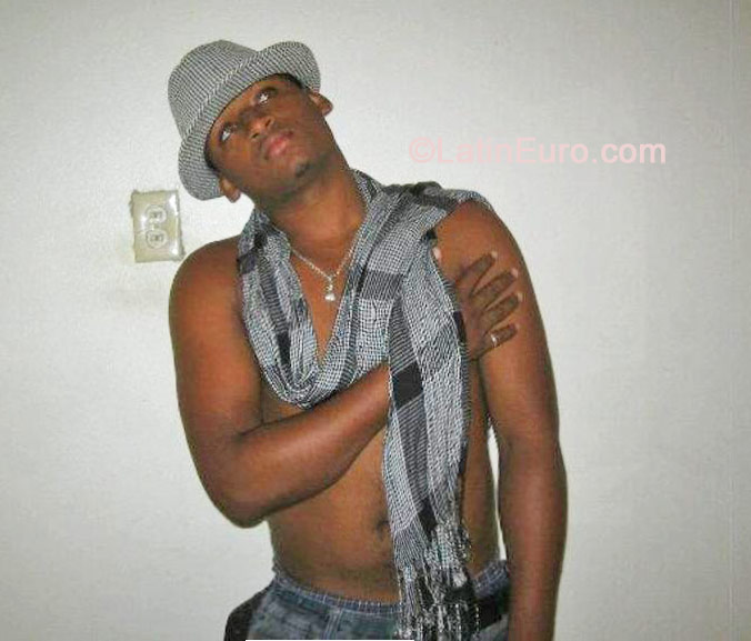 Date this pretty Dominican Republic man Luis from Santo Domingo DO19190
