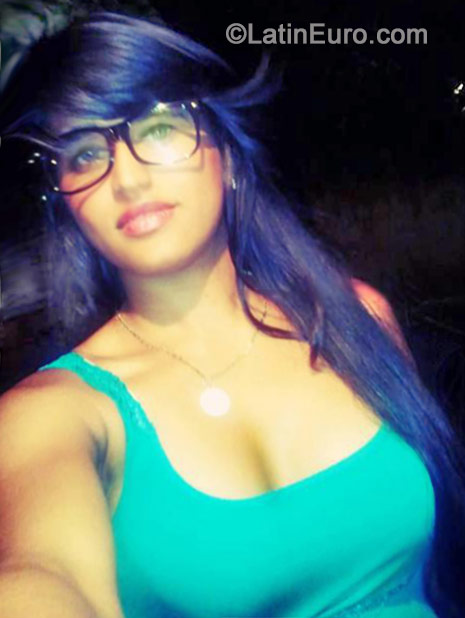 Date this hot Venezuela girl Daniela from Caracas VE271