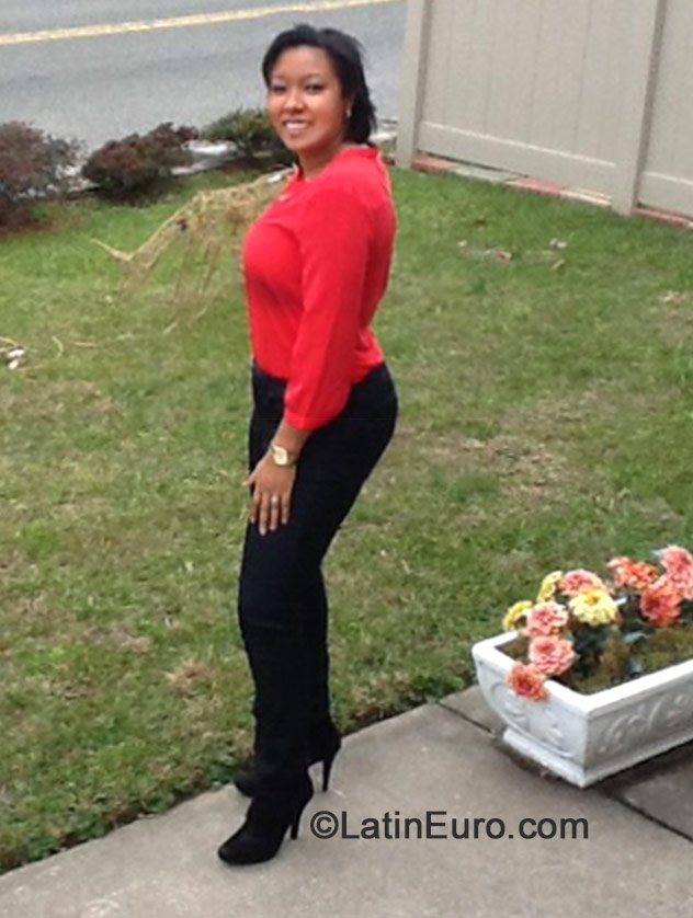 Date this voluptuous United States girl Rossanna from Philadelphia DO19340