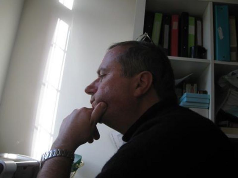 Date this nice looking United States man Joan from California US15170