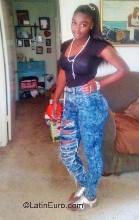 Date this happy United States girl Hazal from Houston US15198