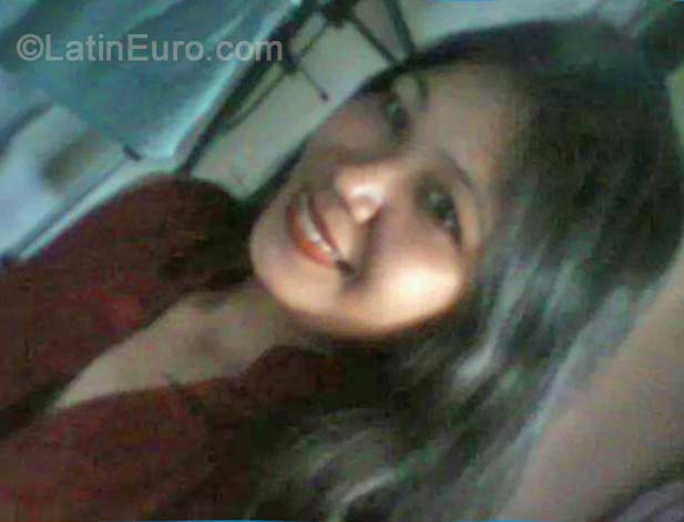 Date this fun Philippines girl Monena from Manila PH667