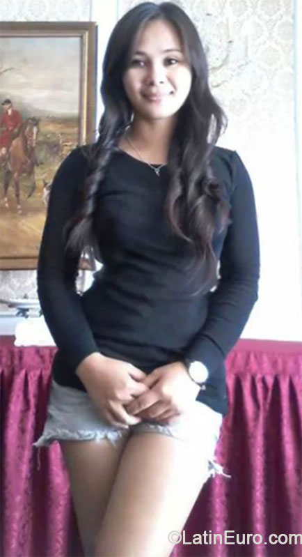 Date this happy Hong Kong girl Winnie from Hong Kong HK11