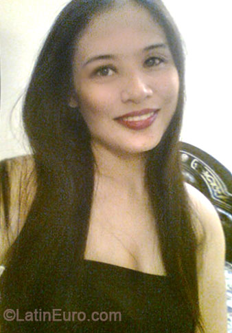 Date this stunning Philippines girl Vivien from Iloilo City PH675