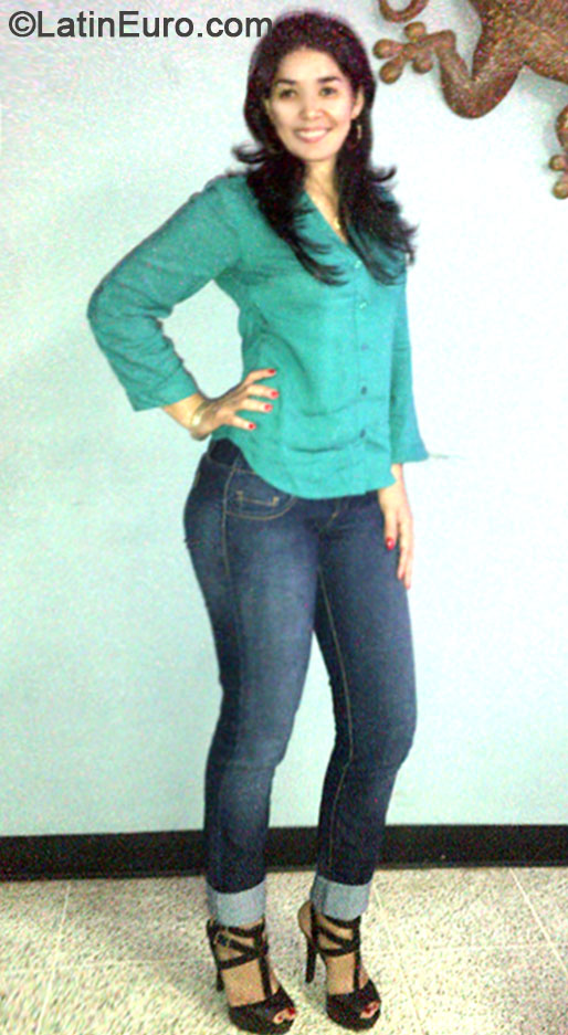 Date this stunning Honduras girl Yaneth from San Pedro Sula HN1188