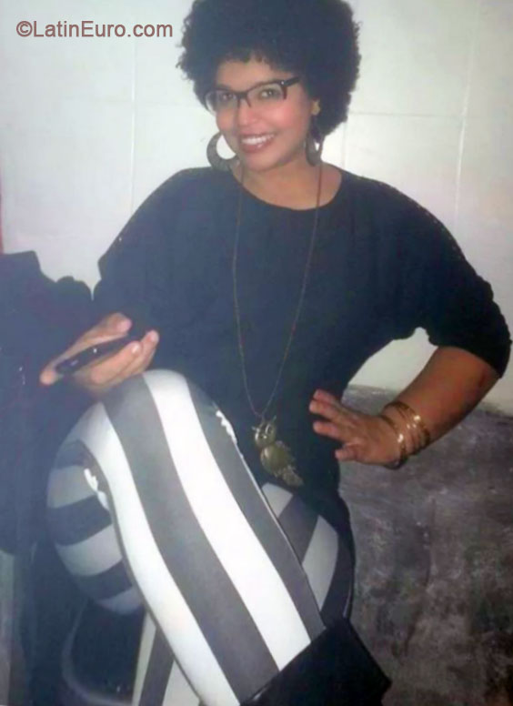 Date this happy Argentina girl Steffany from Buenos Aires AR80