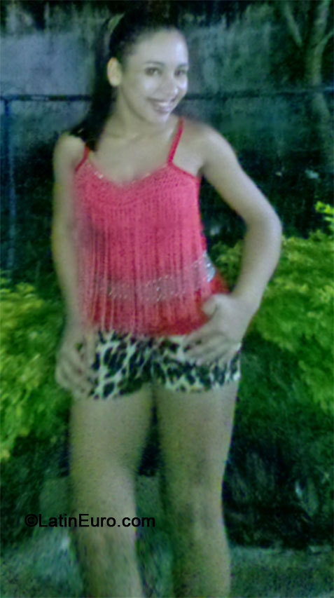 Date this happy Brazil girl Grazy from Brasilia BR9026