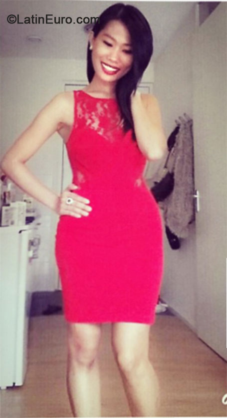 Date this exotic Netherlands girl Moneria from Amsterdam NL252