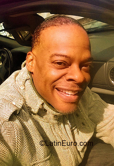 Date this tall United States man Sonny from Los Angeles US15464