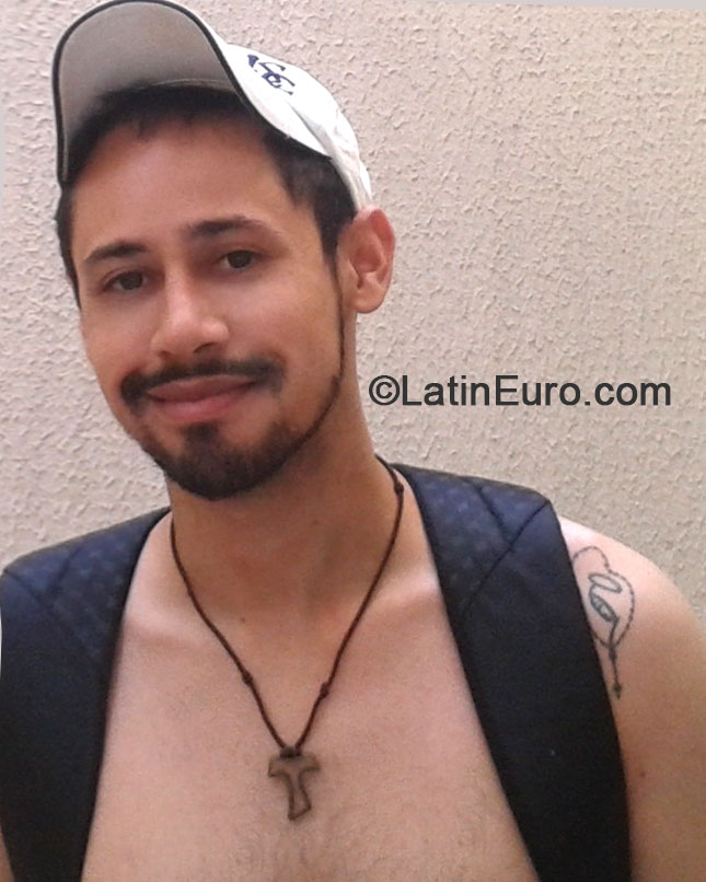 Date this fun Brazil man Lucas from Uberlandia BR9056