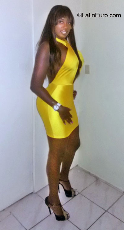 Date this foxy Italy girl Johana from Rome VE3129