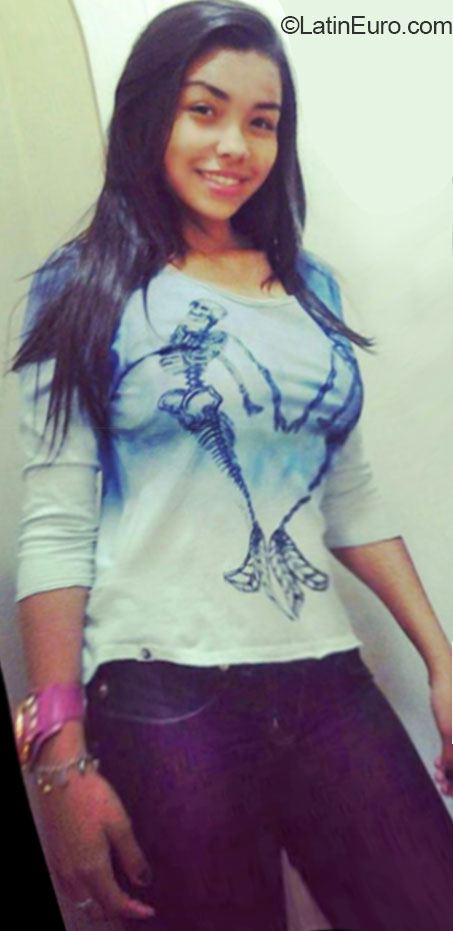 Date this lovely Brazil girl Isabella from Santos BR9087