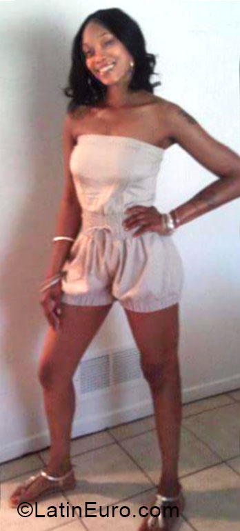 Date this nice looking United States girl Slim from New Orleans US15657