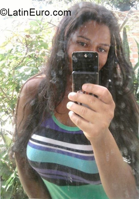 Date this happy Brazil girl Erika from Brasilia BR9248