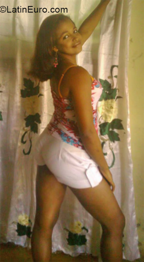 Date this exotic Dominican Republic girl Nikaury from San francisco de macoris DO21598