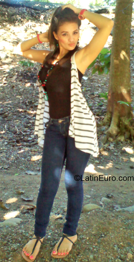 Date this pretty Honduras girl Sofia from Tegucigalpa HN1485