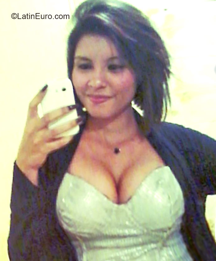 Date this hot Venezuela girl Barbara from Barcelona VE457