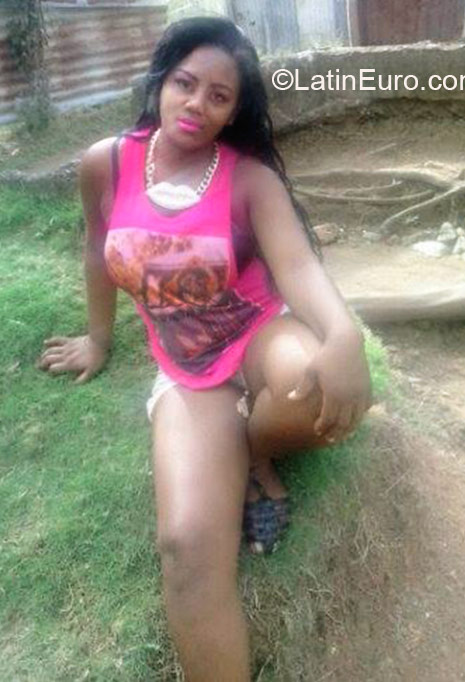 Date this happy Jamaica girl Nadian from Kingston JM2031