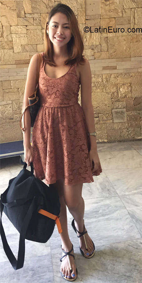 Date this happy Philippines girl Mica from Bacolod PH771