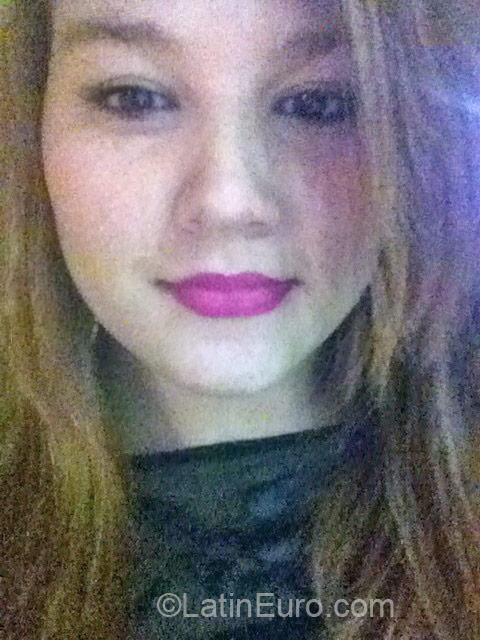 Date this georgeous Brazil girl Alyne from Goiania BR9337