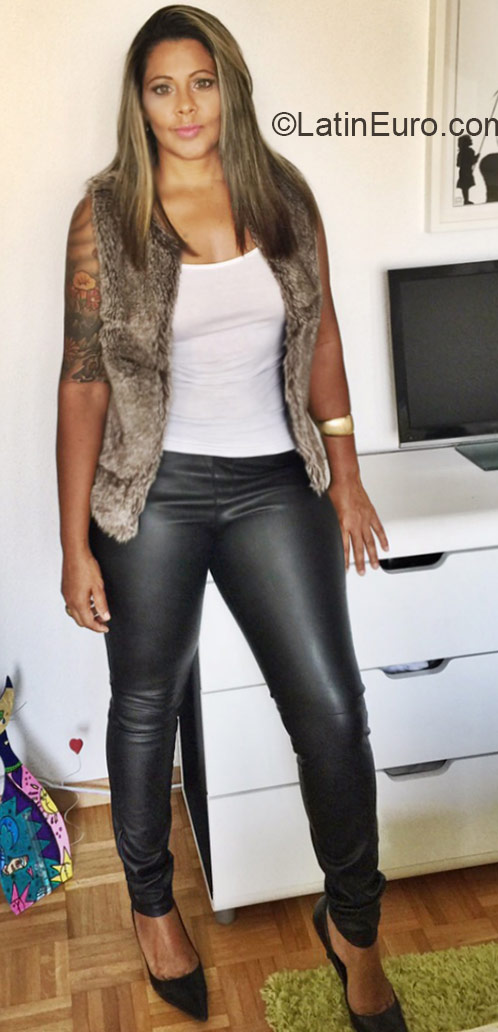 Date this pretty Switzerland girl Fernanda from Bulle CH134