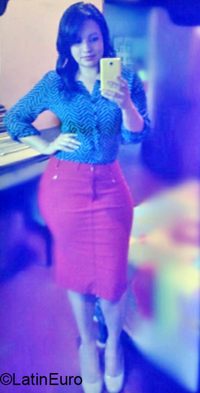 Date this voluptuous Honduras girl Diana from Villanueva HN1546